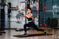 It's important to do lunges with the right form. (Image via Freepik)